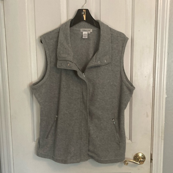 Soft gray vest - Picture 1 of 6